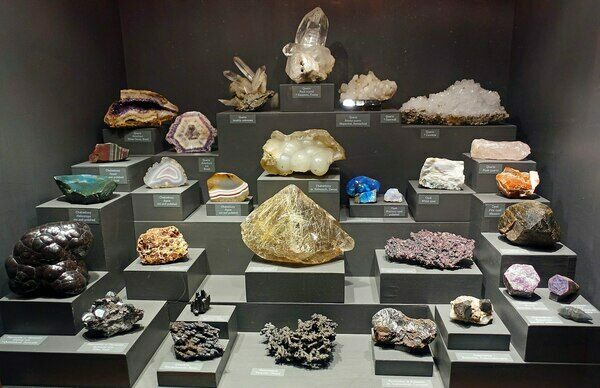 Minerals, Crystals, Rocks & Stones: What’s The Difference? - FossilEra.com