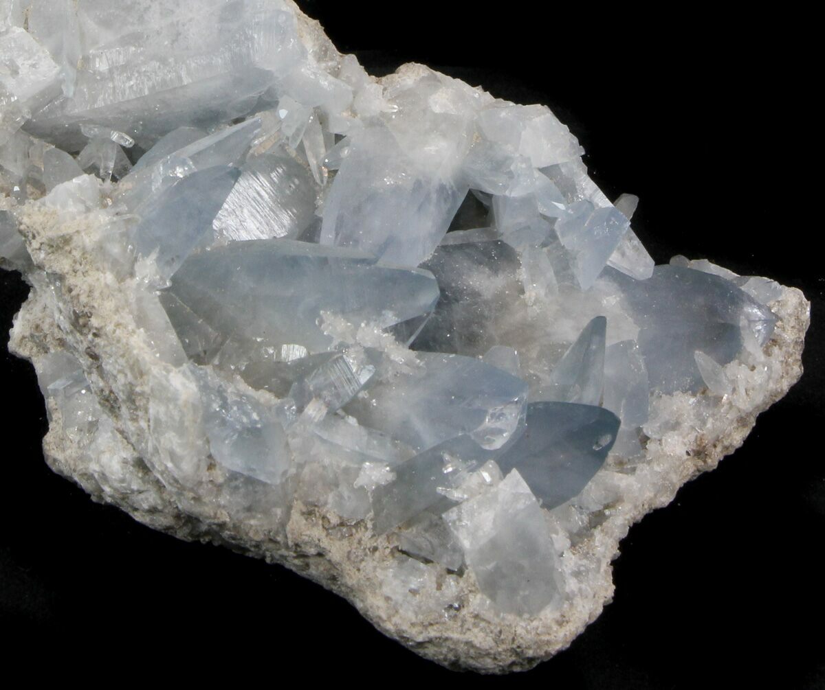 Celestine: Mineral information, data and localities.